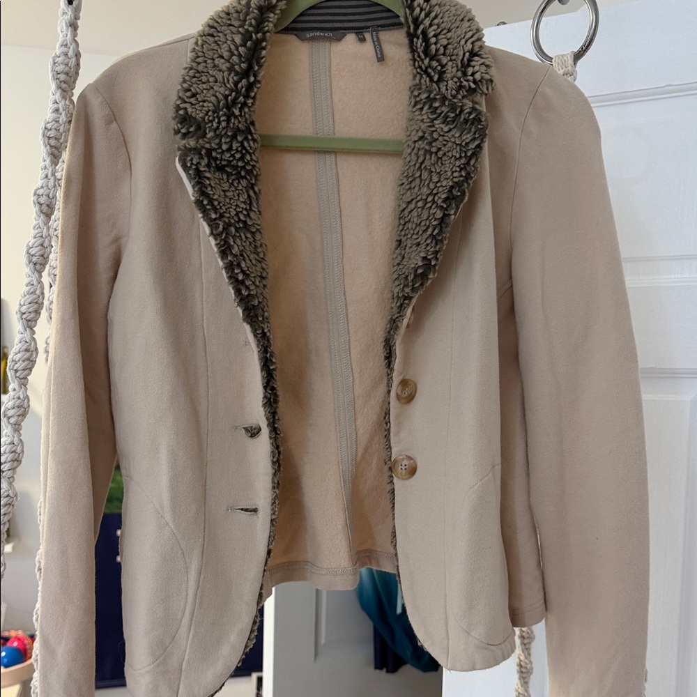 Elegant Women's Cream Blazer with Faux Fur Collar